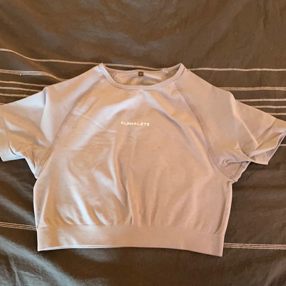 Alphalete cropped shirt